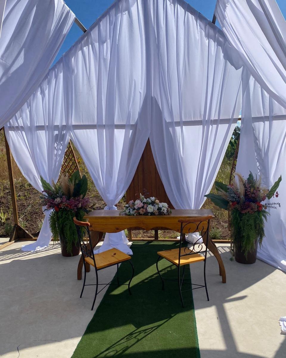 Cerimônia de casamento ao ar livre na Casa Angelina