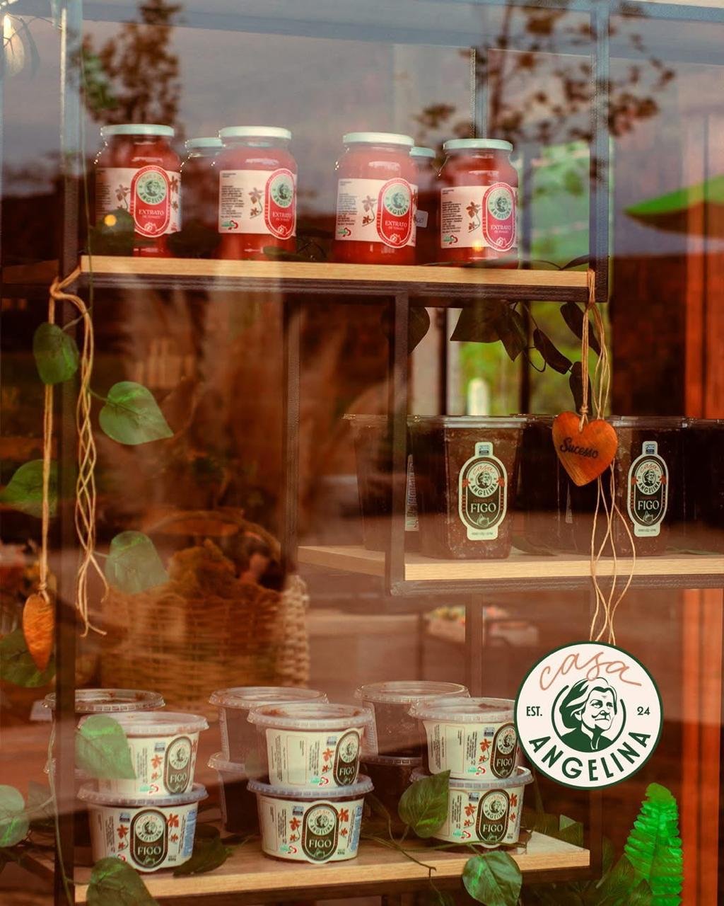 Vitrine do Empório Colonial Casa Angelina